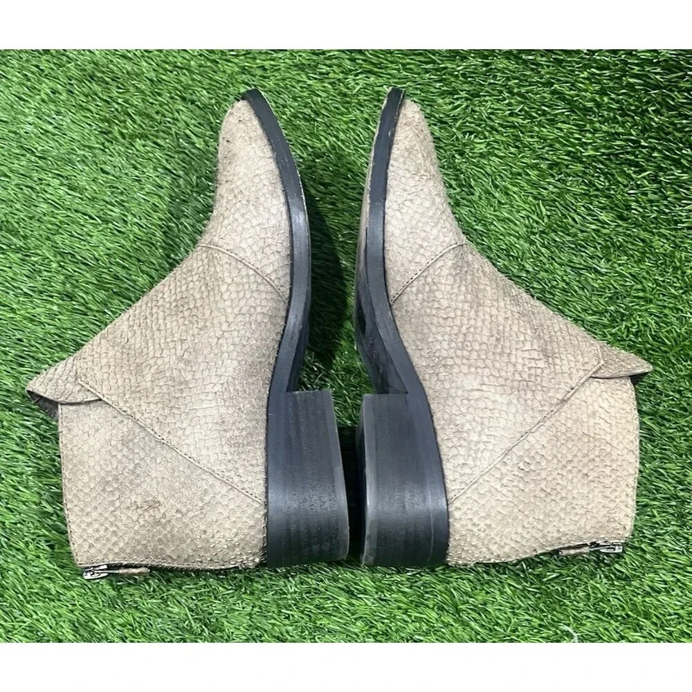 Eileen Fisher TUCK2-LT Embossed Leather Graphite Colored Booties Sz 7.5